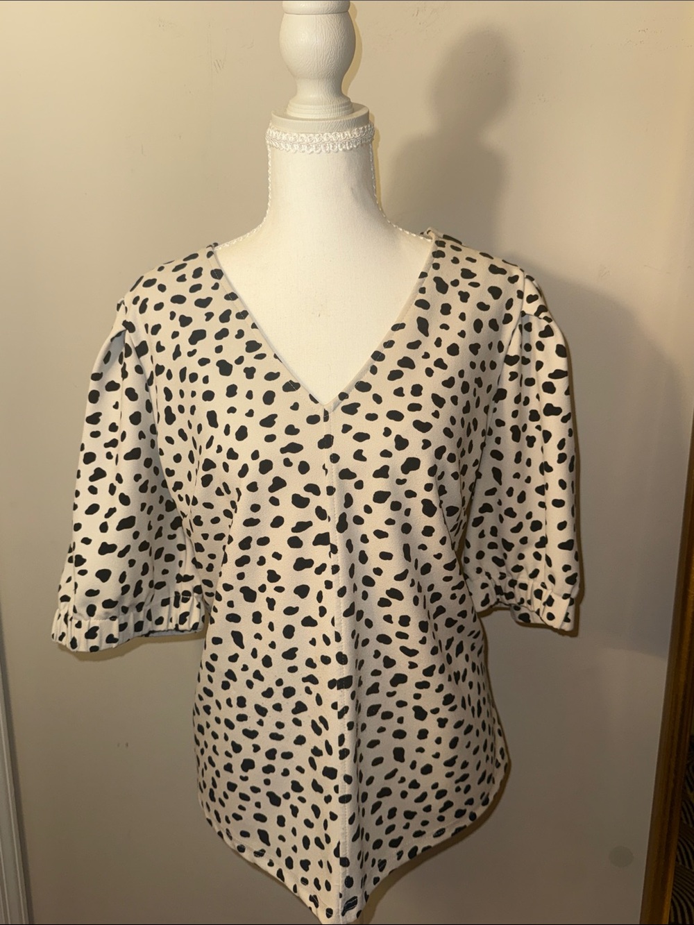 MELLODAY Cream Blouse with Black Spot Print V-Neck